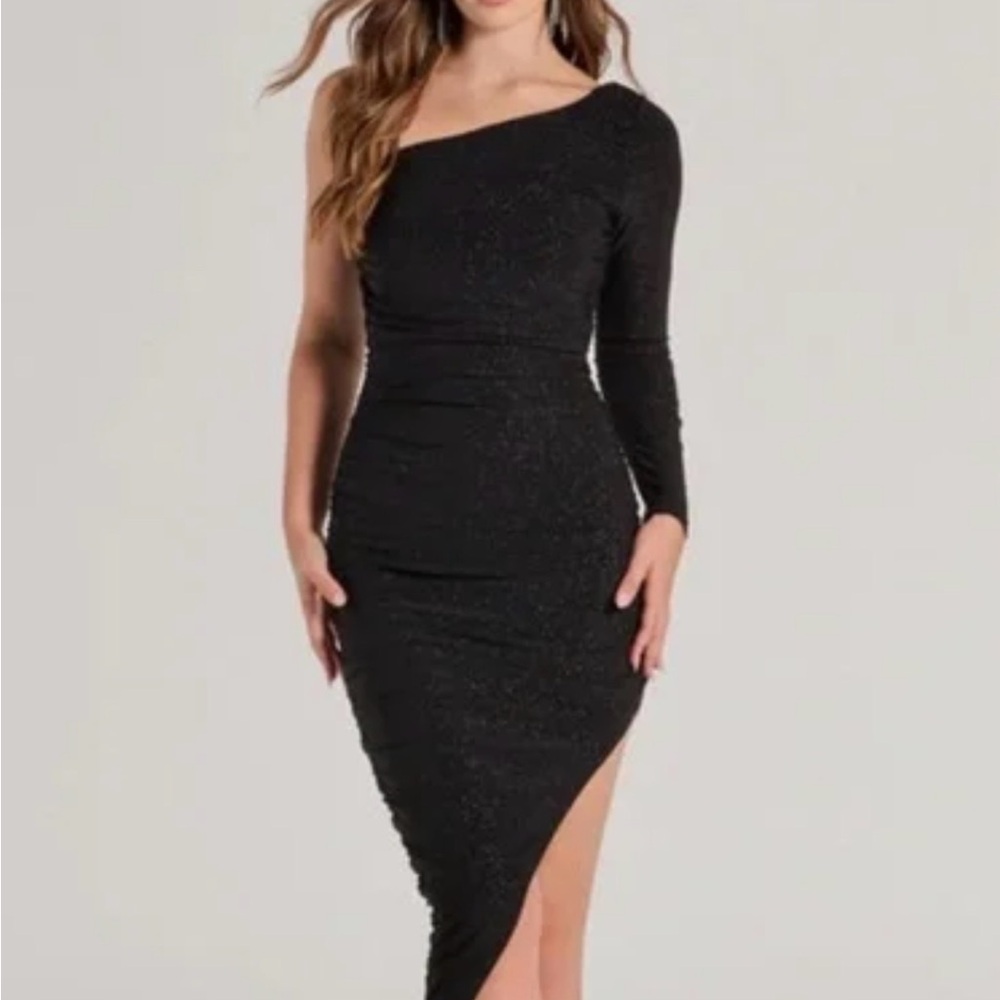 Elegant Sheer Black One-Shoulder Dress - Picture 2 of 3